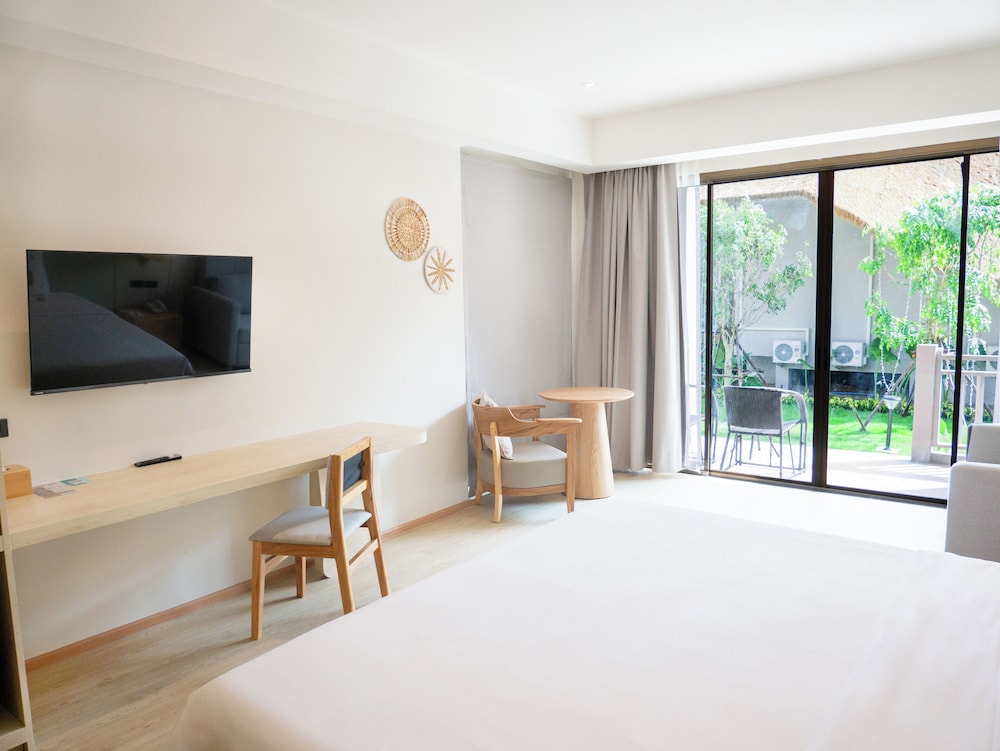 Deluxe Room, Garden View - Photo 4