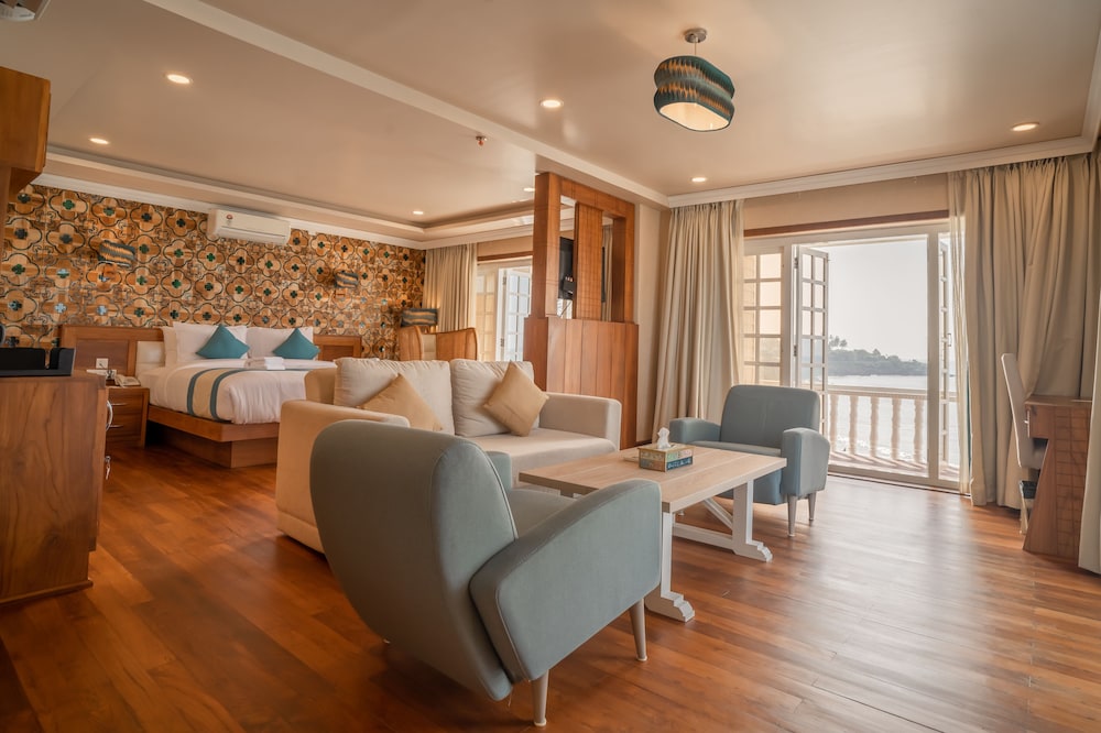 Panoramic Room