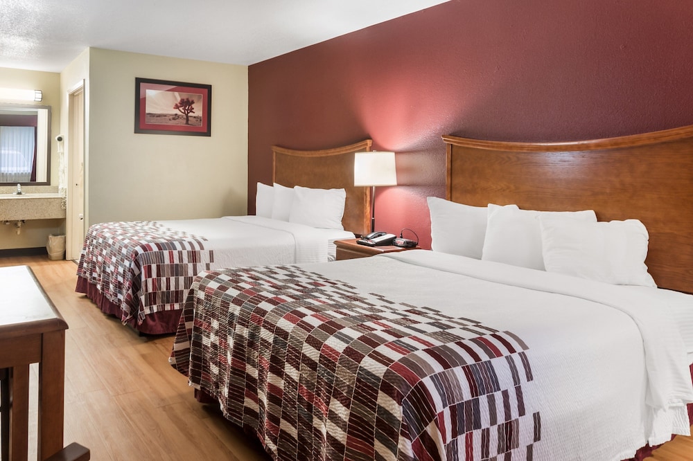 Deluxe Room, 2 Queen Beds, Smoking - Photo 1