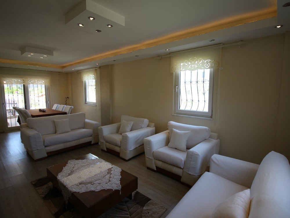 Villa photo 3