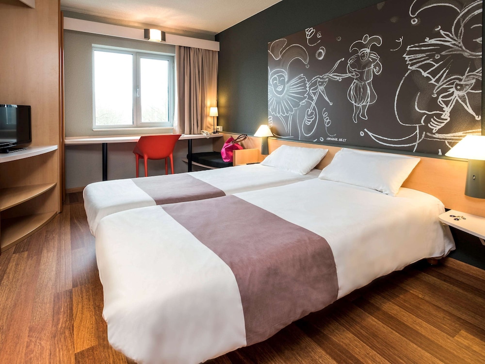 Room, 2 Twin Beds - Photo 3