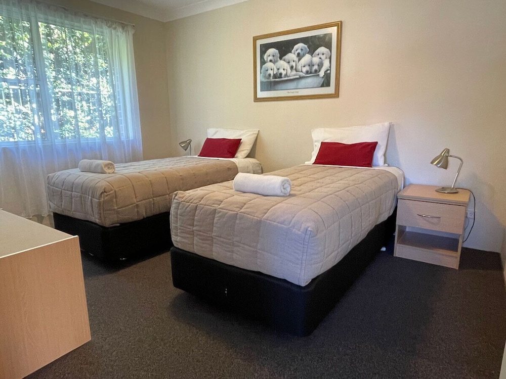 Standard Suite, 2 Bedrooms, Non Smoking, Kitchen photo 3