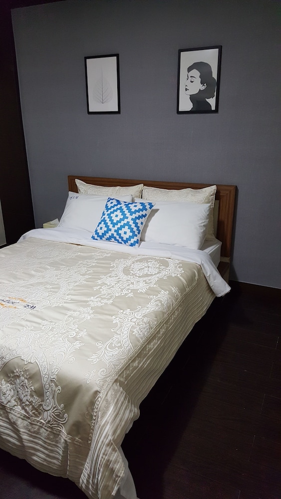 Basic Double Room, 1 Queen Bed photo 3