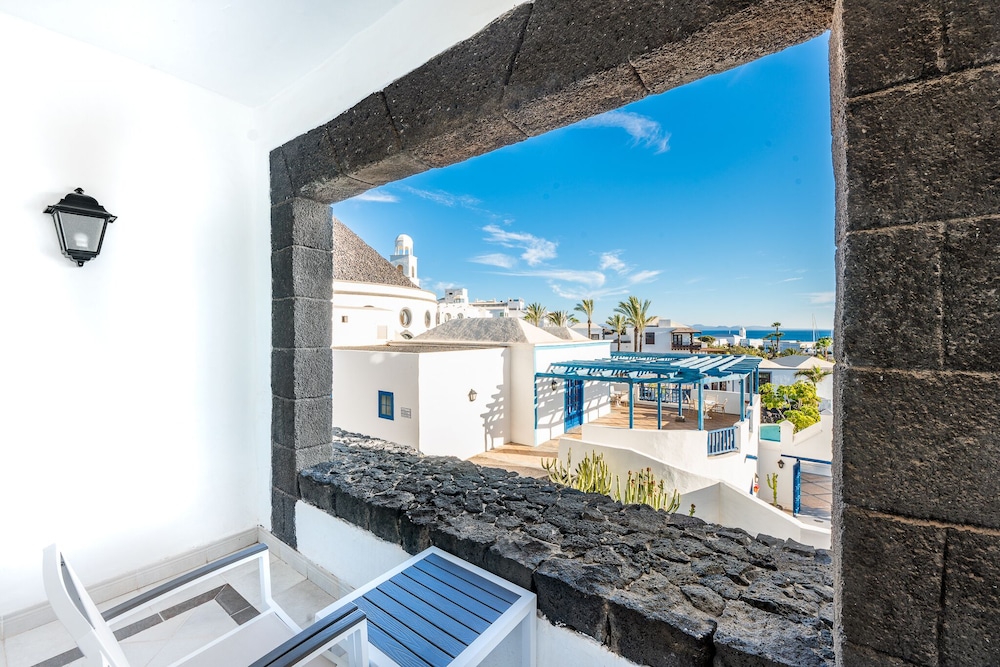 Double Room, Partial Sea View (1 adult and 1 child)