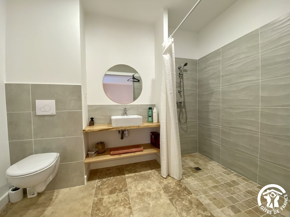 Chambre Confort Double ou avec lits jumeaux, accessible aux personnes à mobilité réduite (Mouline) - Photo 6