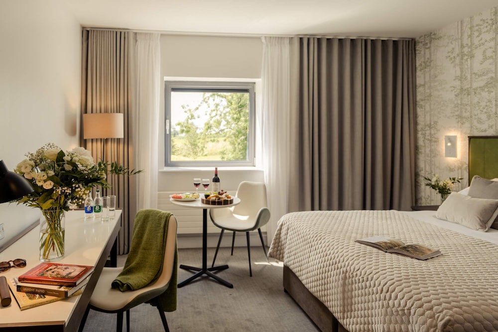 Deluxe King Room - Photo 2