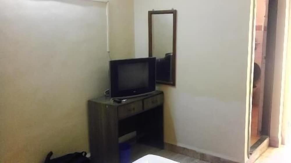 Room (with A/C) photo 3