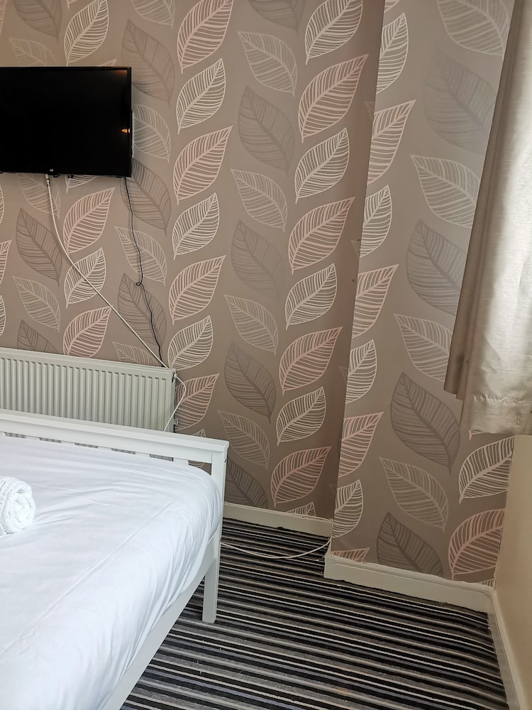 Deluxe Room, 1 King Bed photo 3
