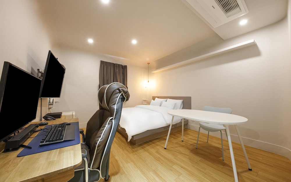 Room (Premium - 1 PC for top-of-the-line ga) - Photo 1