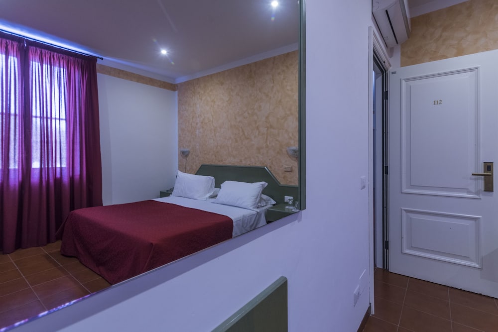 Superior Twin Room, 1 King Bed, Patio, Park View