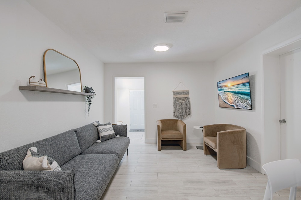 Apartment, 3 Bedrooms, 2 Bathrooms, Ground Floor photo 3