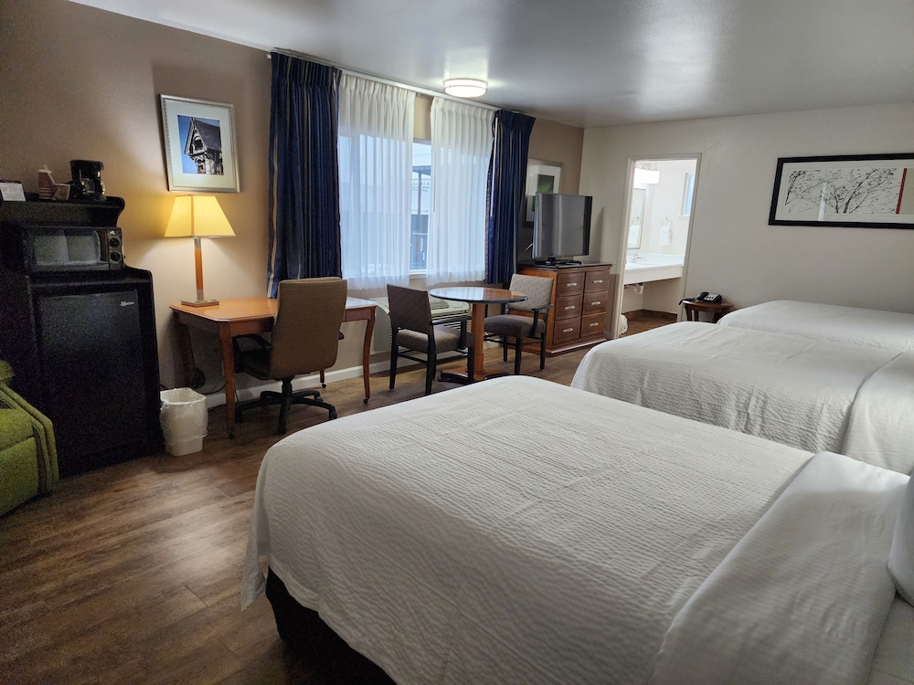 Room, Multiple Beds, Non Smoking photo 3