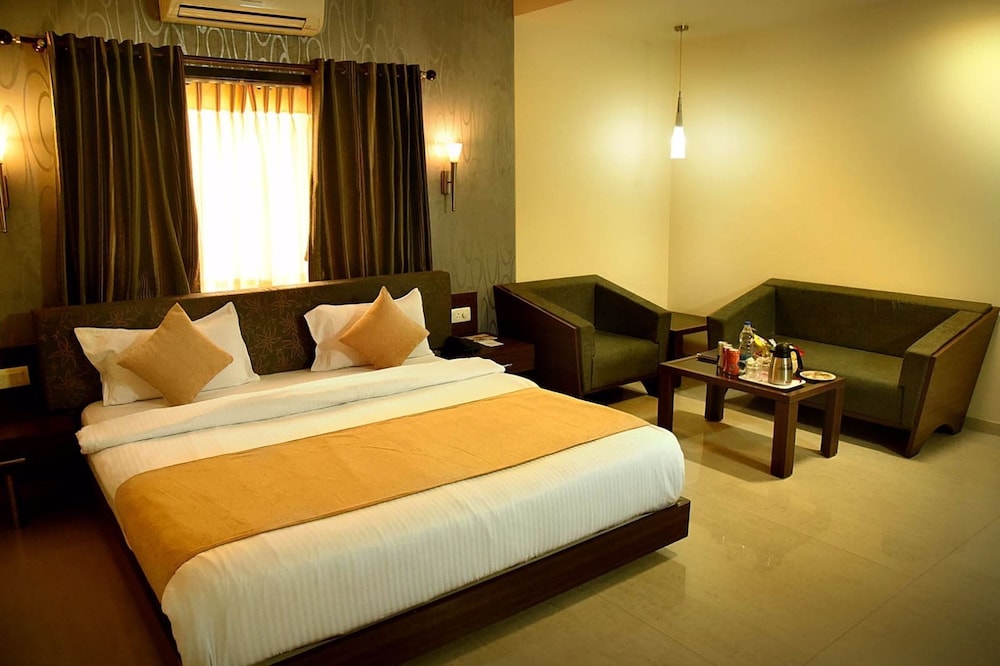 Royal Club Room