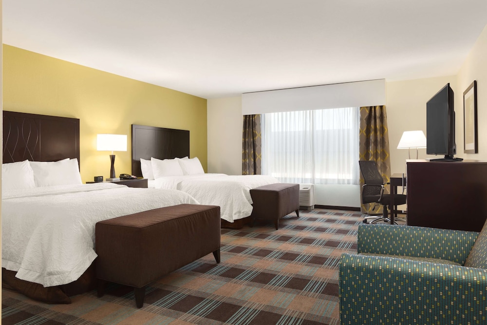 Room, 2 Queen Beds, Accessible, Bathtub photo 1