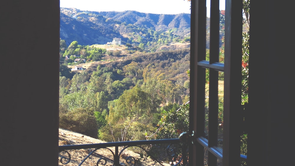 Room (Luxury King with Spa and Best View) photo 3