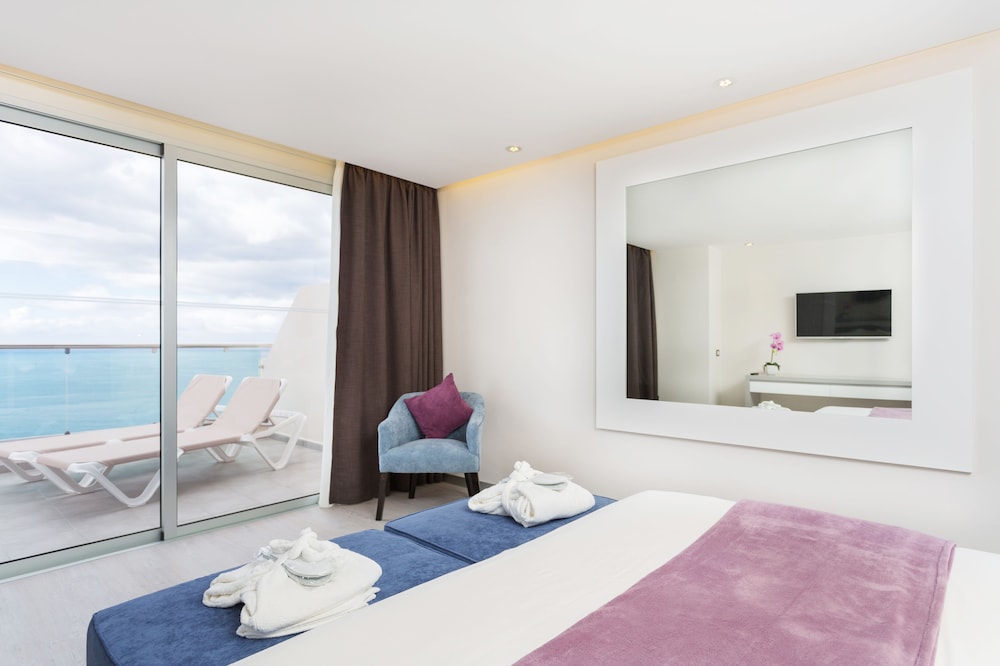 Apartamento de lujo, 3 habitaciones, jacuzzi.