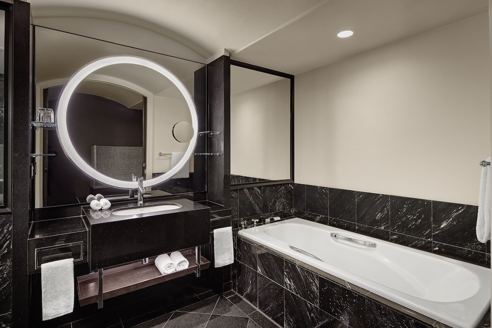 Executive Suite, 1 King Bed - Photo 9