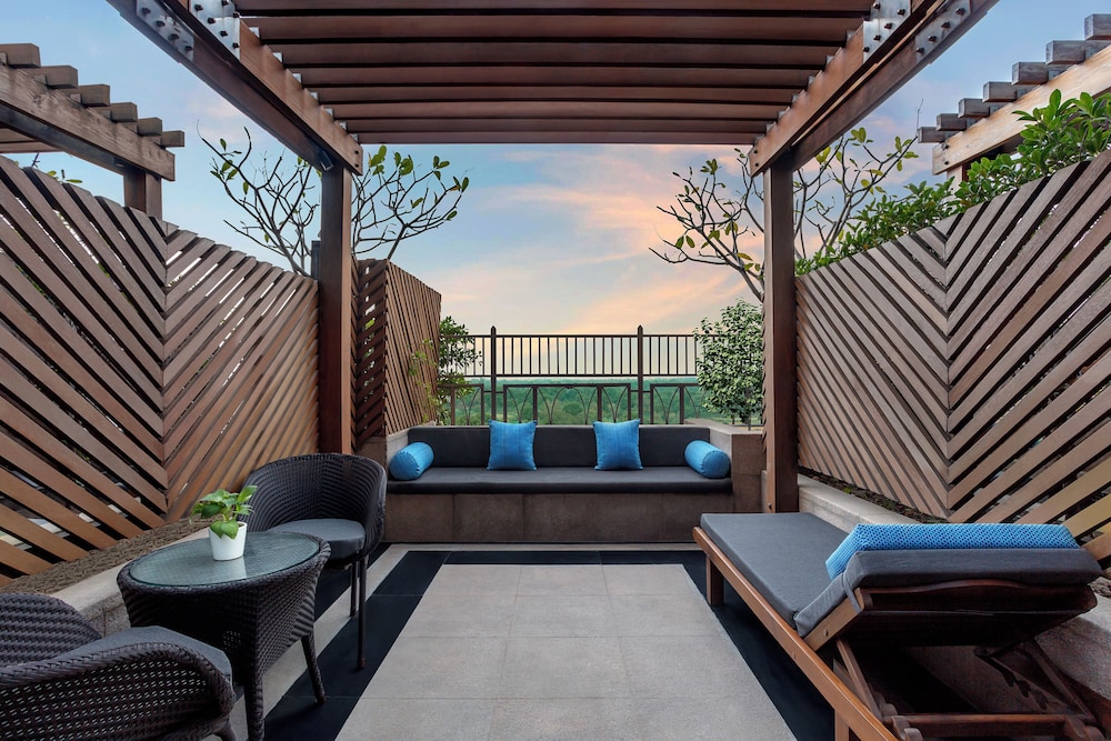 Club Room, Terrace (Royal) - Photo 4