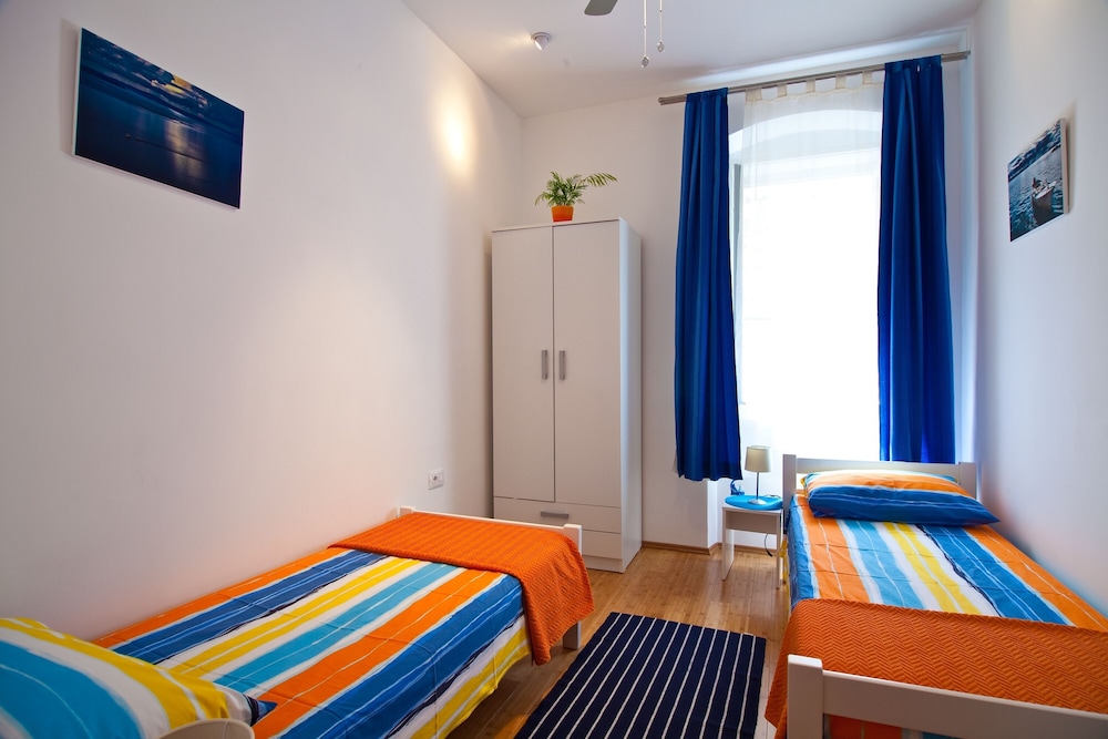 Apartment, 2 Bedrooms - Photo 4