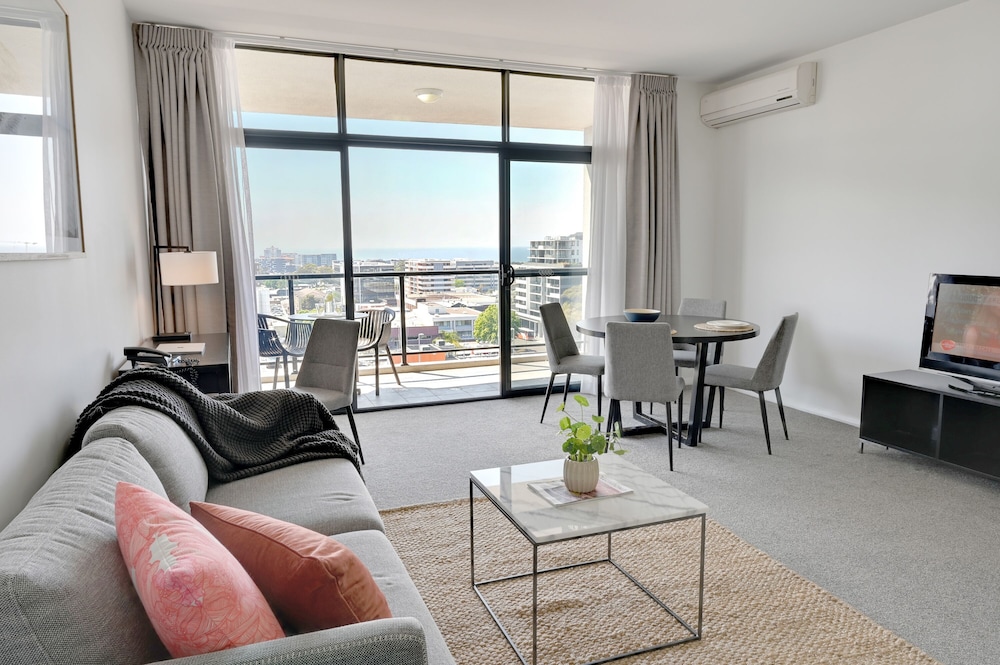 One Bedroom Deluxe Apartment - Photo 5
