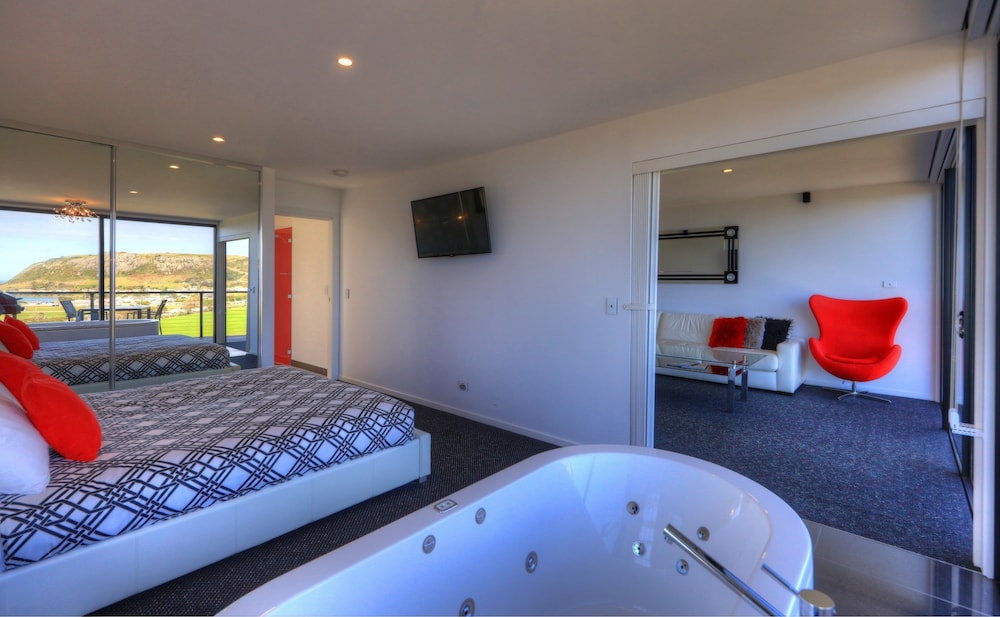Deluxe Studio Suite photo 2