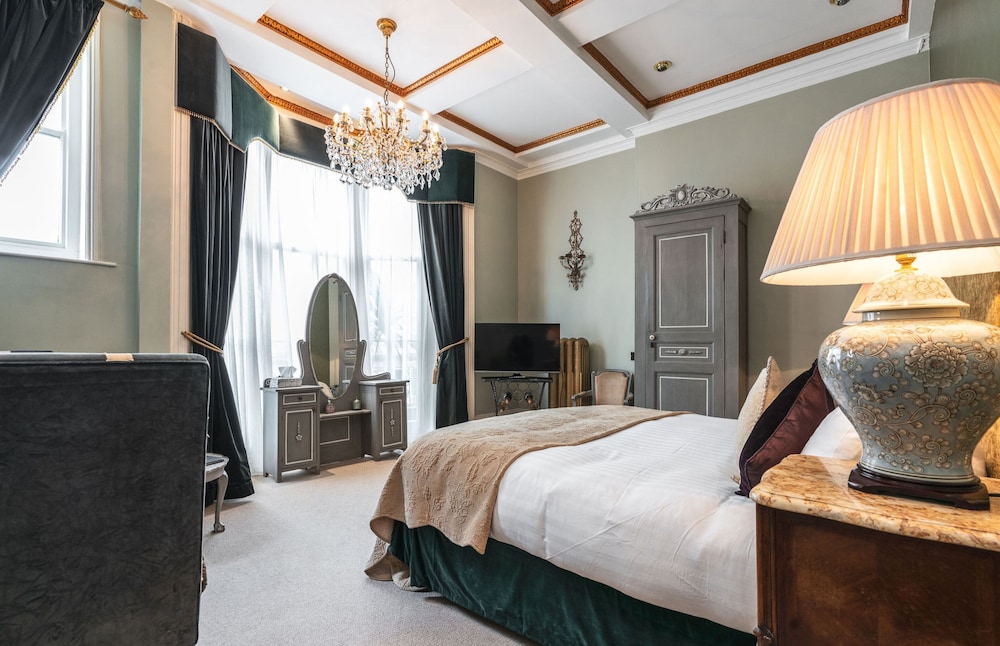 Deluxe Double Room, Ensuite (Perrier Jouet - Feature) photo 1