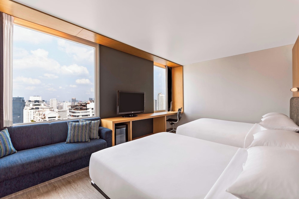 Loft, 2 Queen Beds, Smoking photo 2