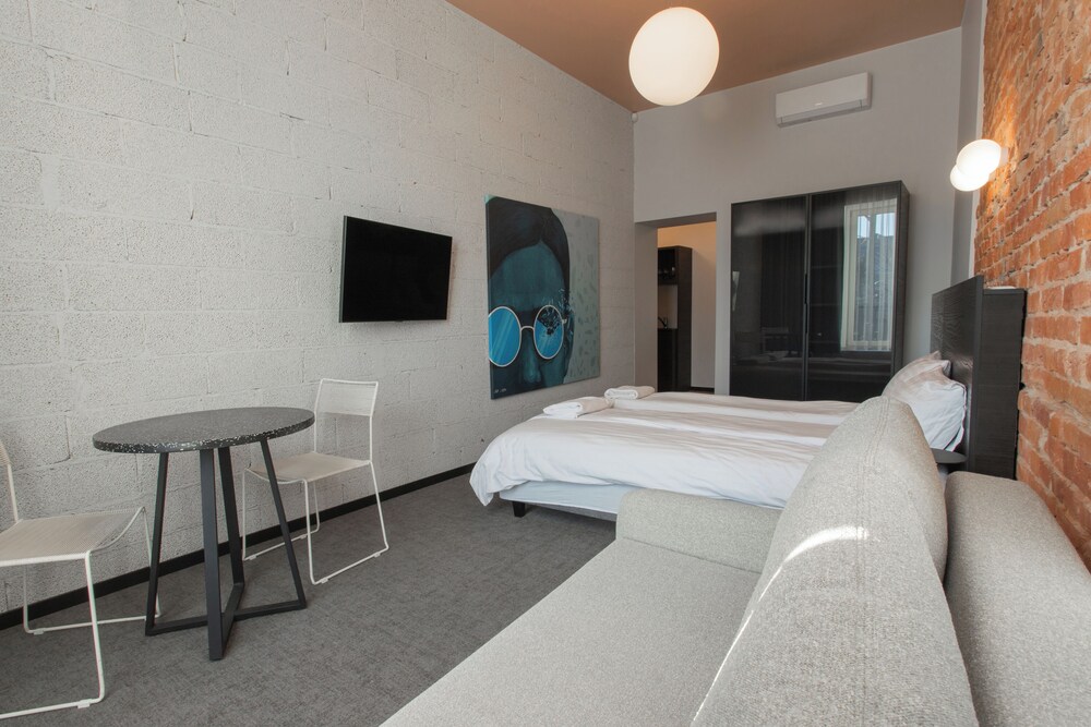 Exclusive Apartment, City View - Photo 8