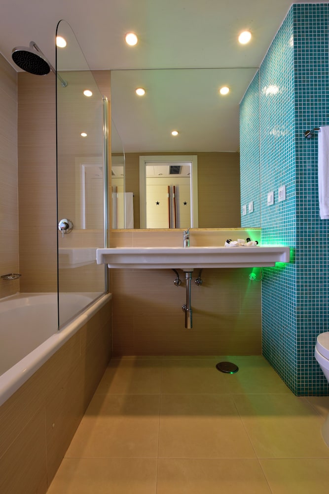 Deluxe Double or Twin Room, Sea View - Photo 1