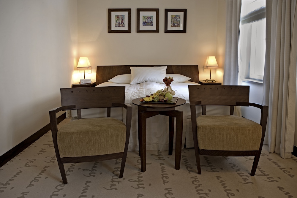 Classic Room, 1 King Bed - Photo 3