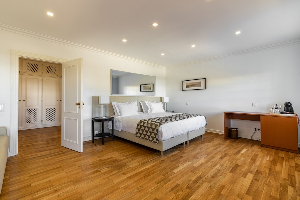 Deluxe Suite (5)
