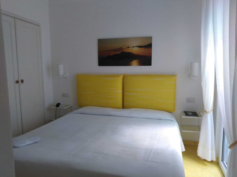 Standard double room with queen bed or 2 separated bed