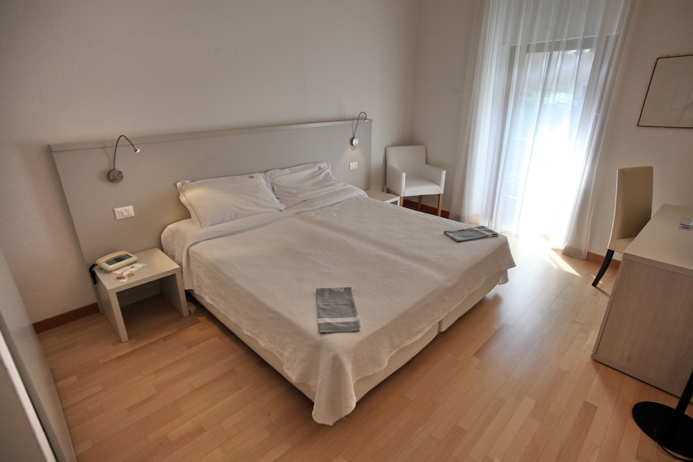 Classic Double or Twin Room - Photo 1