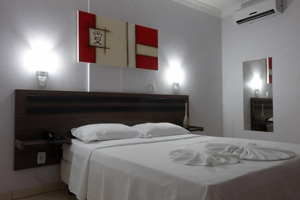 Deluxe Room, 1 King Bed photo 2
