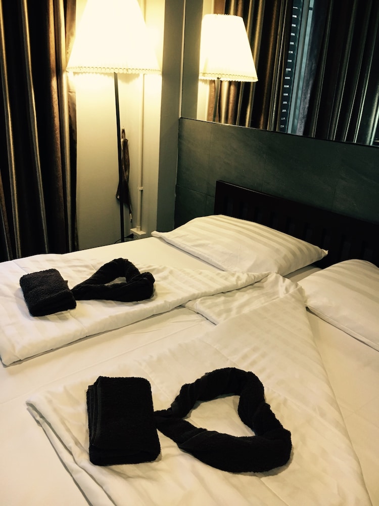 Twin Room with Shower photo 2