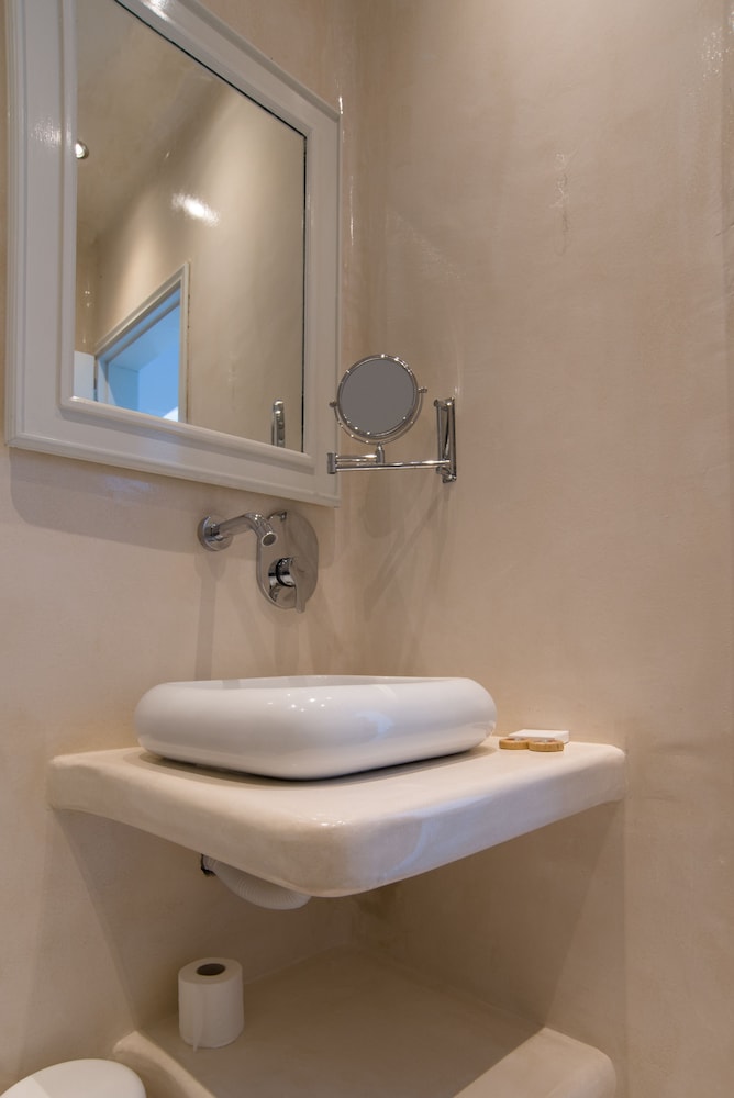 Standard Room - Photo 11