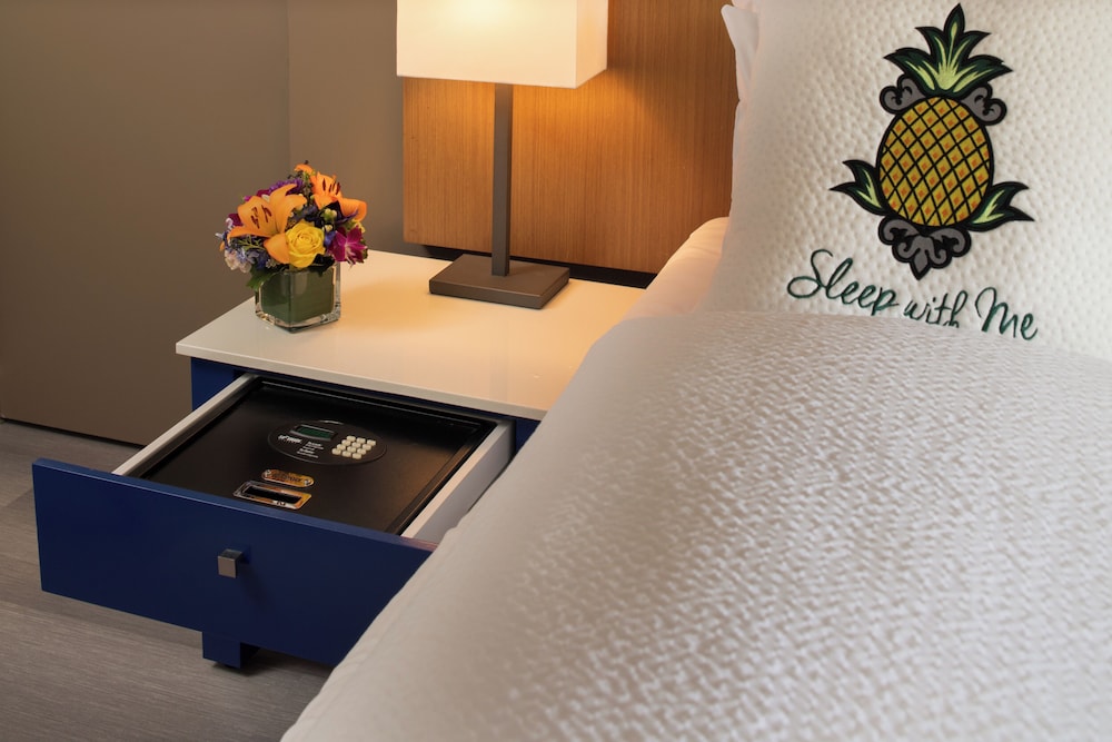 Room, 1 King Bed, Accessible thumbnail 5