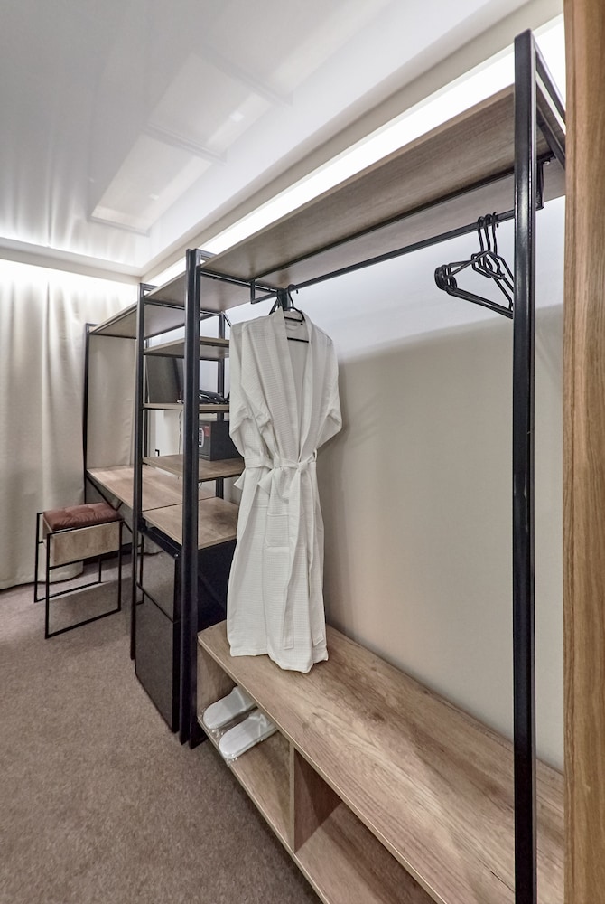 Standard Room, 1 Queen Bed photo 1