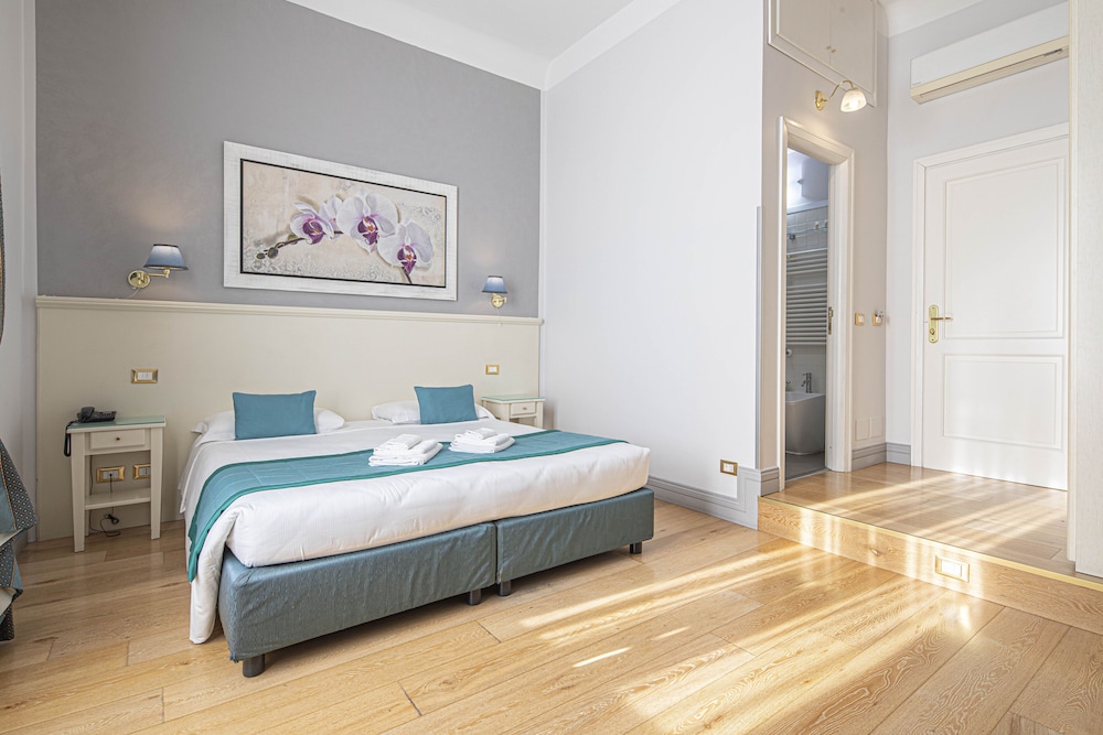 Standard Double or Twin Room photo 3
