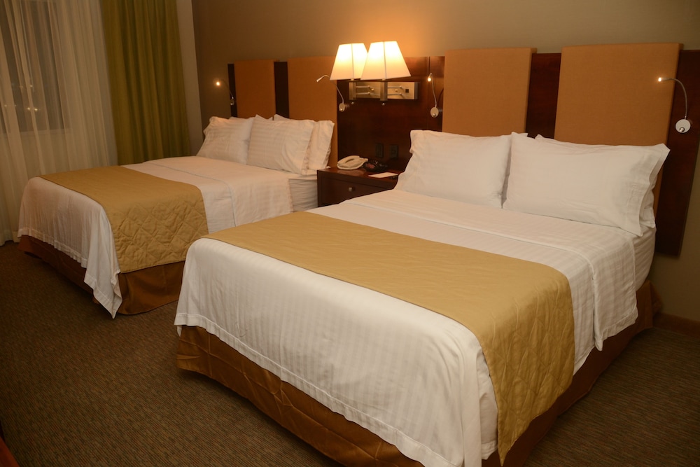 Standard Room, 2 Queen Beds photo 3