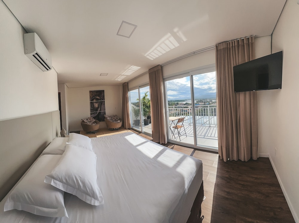 Luxury Bungalow, Jetted Tub, Lagoon View photo 1