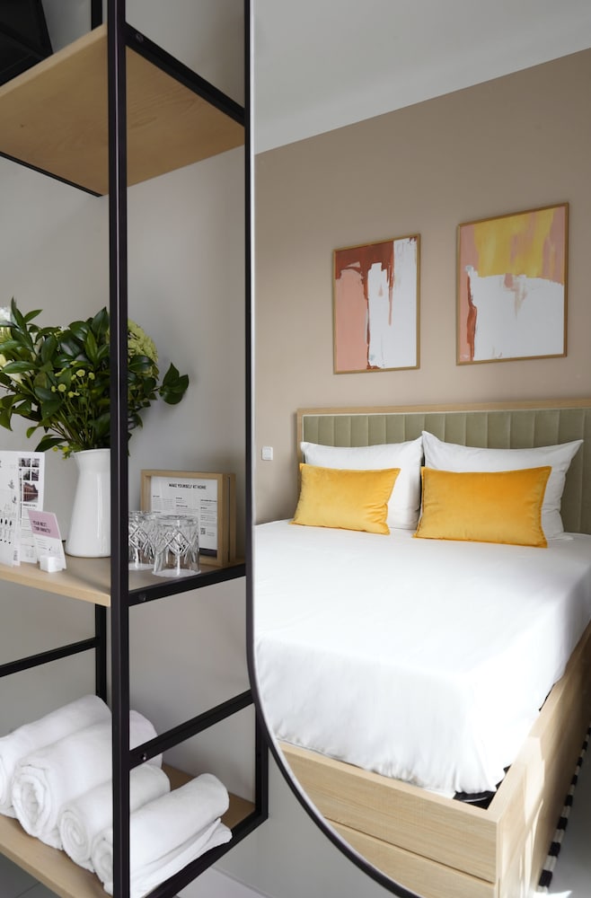 Small Room - Photo 1