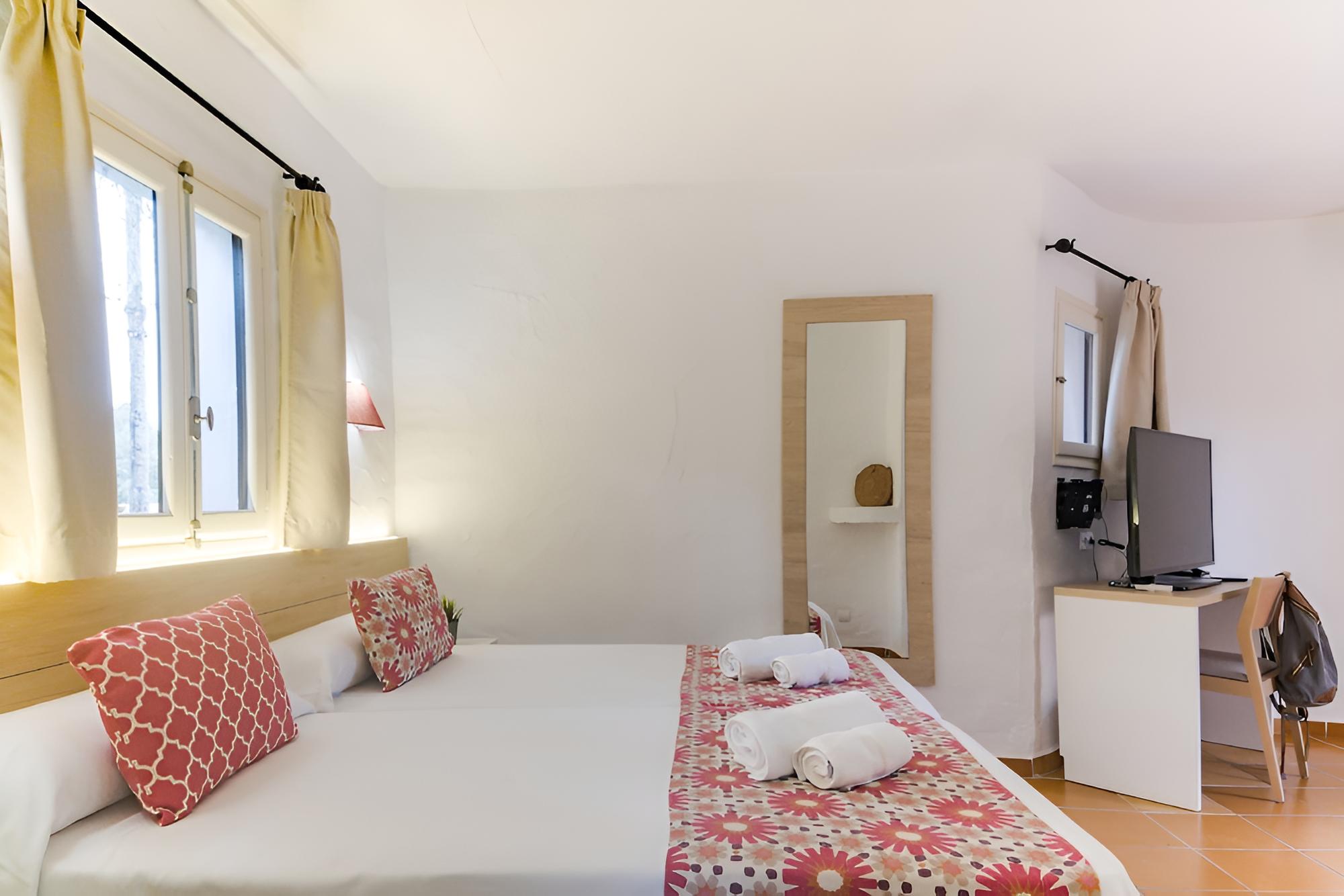 Standard Triple Room photo 2