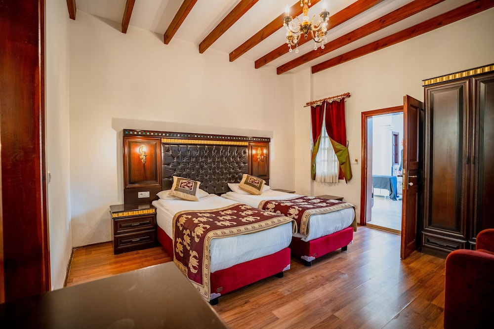 Standard Double or Twin Room - Photo 5