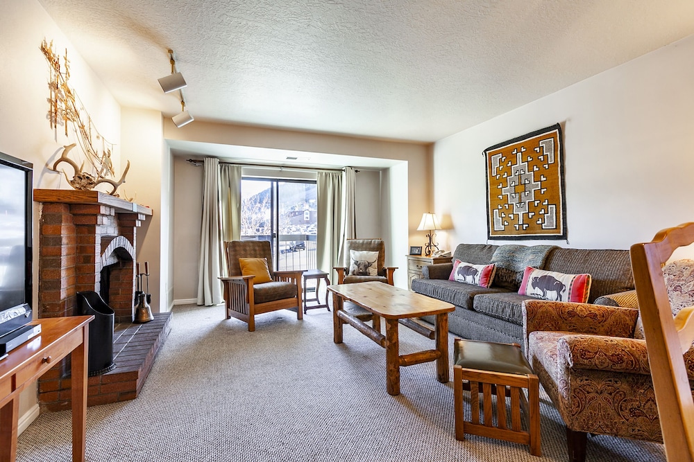 2 Bedroom Condominium - Photo 13