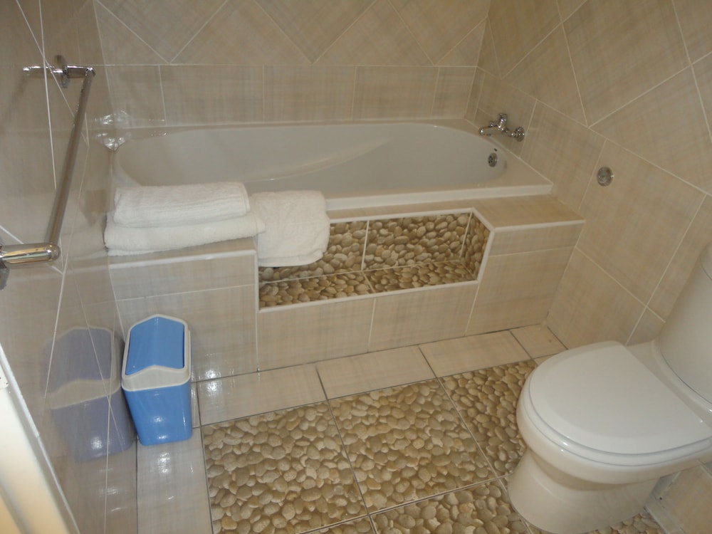 Luxury King Suite photo 2