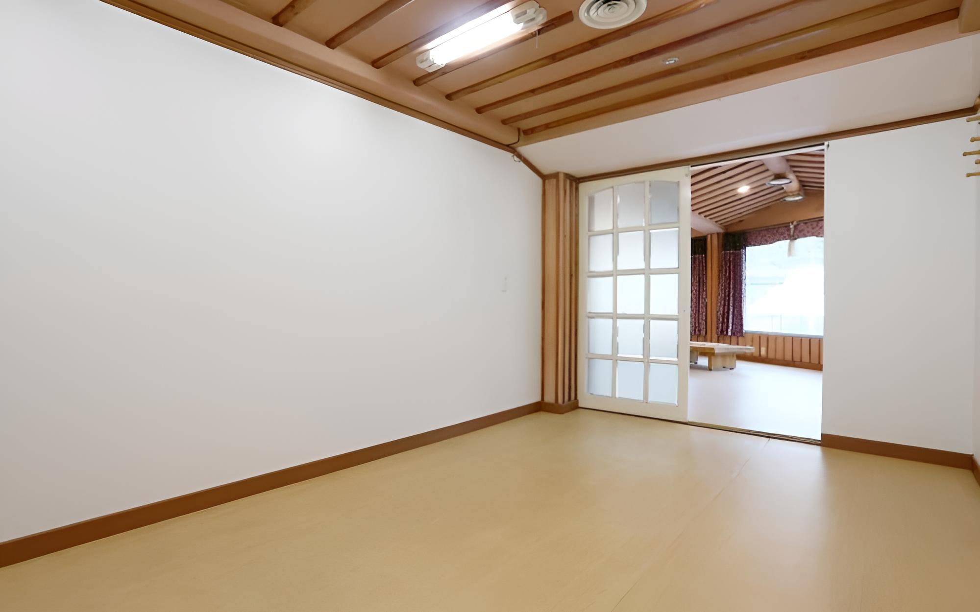 Room (Darae) - Photo 13