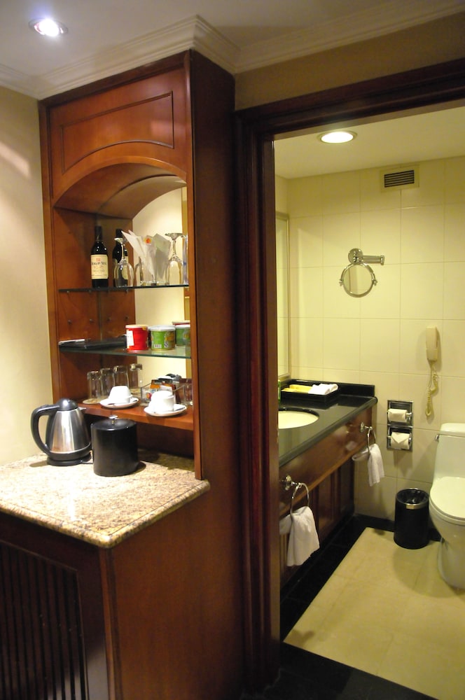 Standard King Bed Room - Photo 4