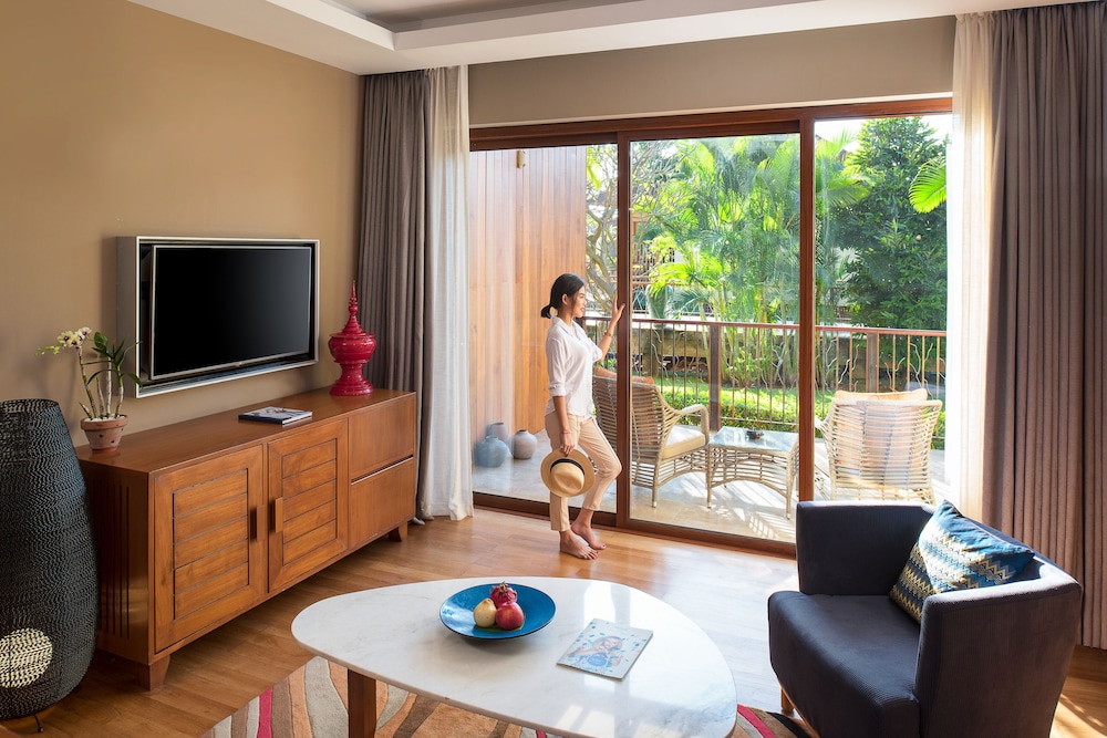 Junior Suite, 1 King Bed photo 2