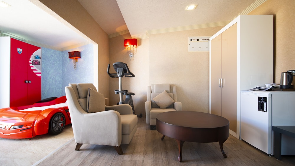 Royal Room, 1 King Bed, Smoking, Sea View